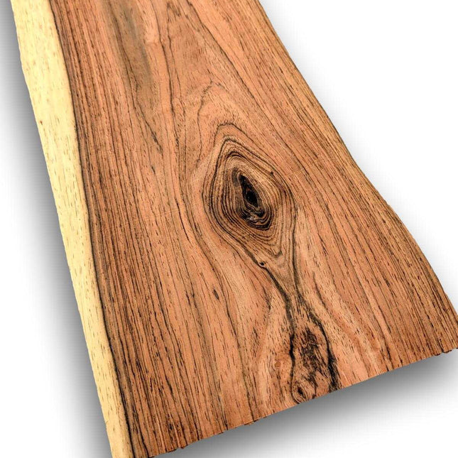 Palissander houtfineer 100 x 16 cm met natuurlijke nerf en warme tinten, ideaal voor meubelbekleding of restauratieprojecten.