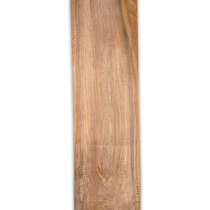 Langwerpig vel naturel walnoot houtfineer 165x25 cm zonder backing, perfect voor renovatie of decoratieve toepassingen.
