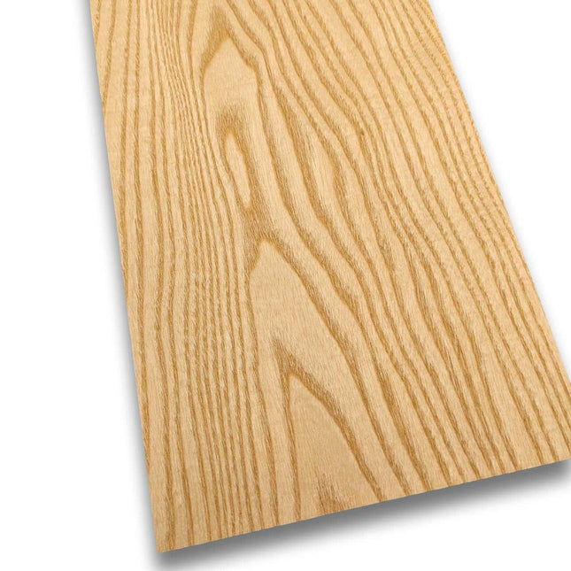 Essen houtfineer 185x17 cm met natuurlijke nerfstructuur, ideaal voor meubelbekleding en restauratieprojecten.