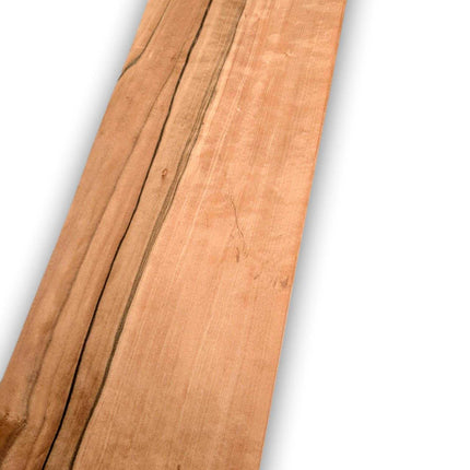 Detail van Tineo fineer 235 x 19 cm met natuurlijke kleurschakeringen en unieke houttekening. Perfect voor renovatie of kunsttoepassingen.