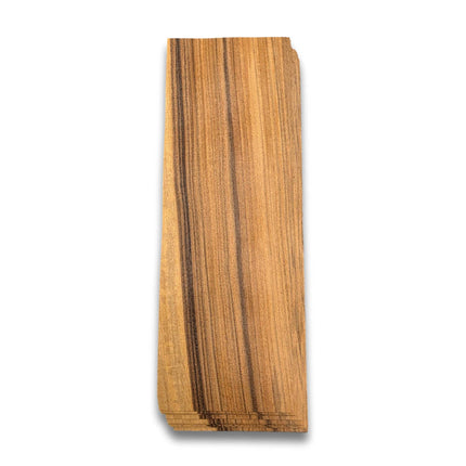 Losse vellen Santos Palissander houtfineer in bundel van 11, geschikt voor renovatie en decoratieve toepassingen in houtbewerking.