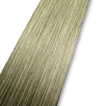 Los vel groen designfineer 42 x 14 cm, door-en-door geverfd berkenhout zonder backing, geschikt voor marqueterie en creatieve toepassingen.