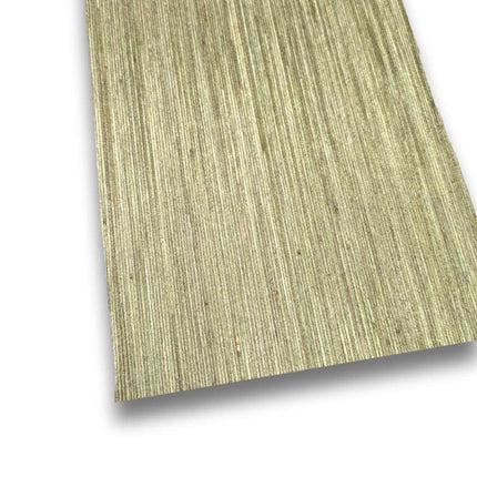 Groen designfineer vel 70 x 16 cm met verticale nerfstructuur, geverfd en onbehandeld berkenhout voor meubelbekleding of restauratie.