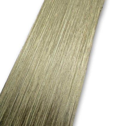 Detail van groen geverfd designfineer zonder backing, 70x16 cm, geschikt voor marqueterie en creatieve houtprojecten.